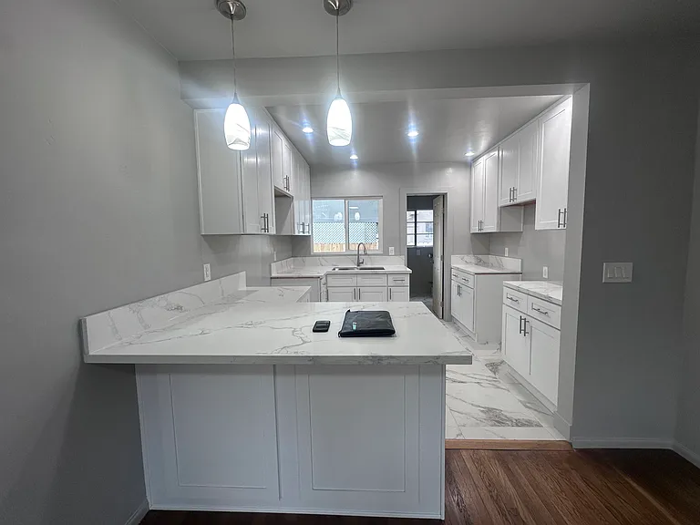 1810 W Alameda Ave #B — Photo 5