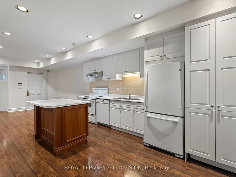 8 Huntley St — Photo 39