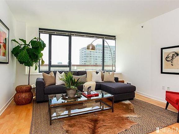 3rd image of 260 King St Unit 803