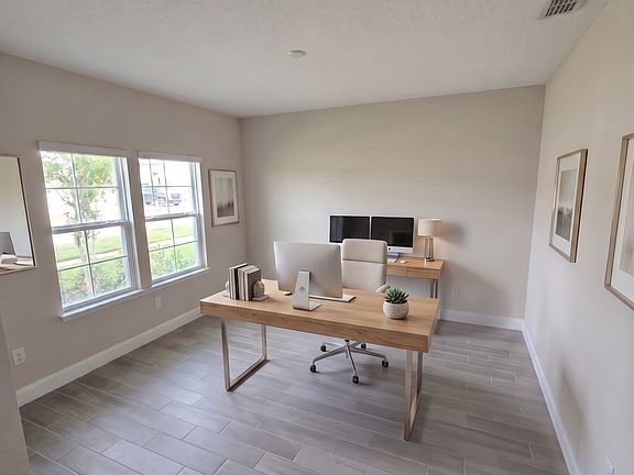 4th image of 499 Broomsedge Cir