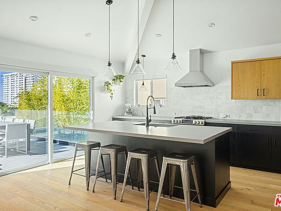 4th image of 2918 3rd St APT 1