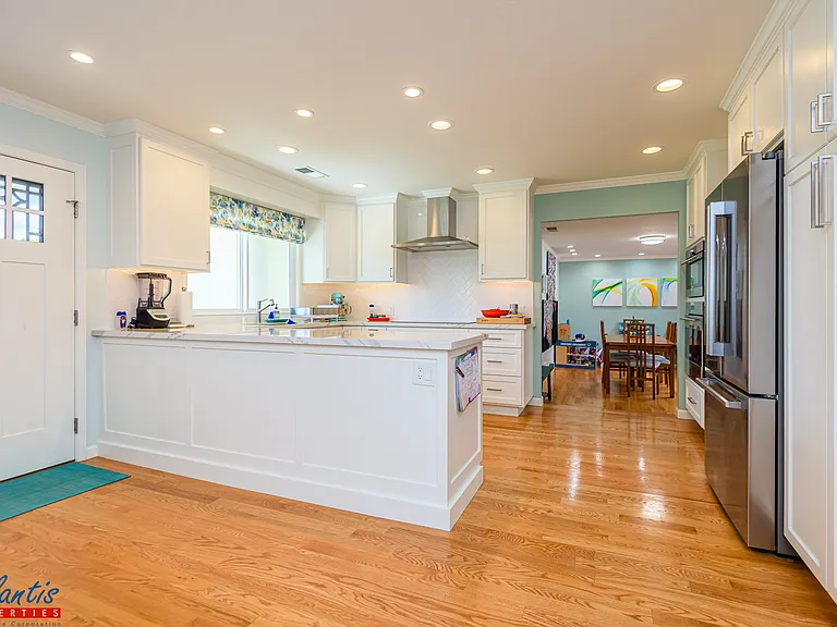 3069 Alexander Ave — Photo 2