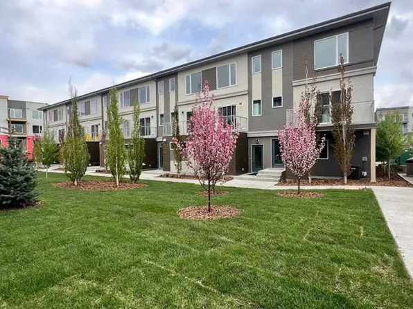 212 W Shawnee Sq SW, Calgary, AB T2Y 2E7