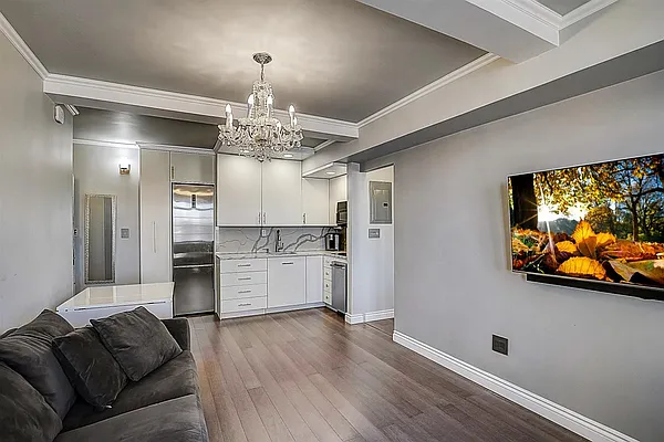 Sold by Redfin Real Estate | media 14