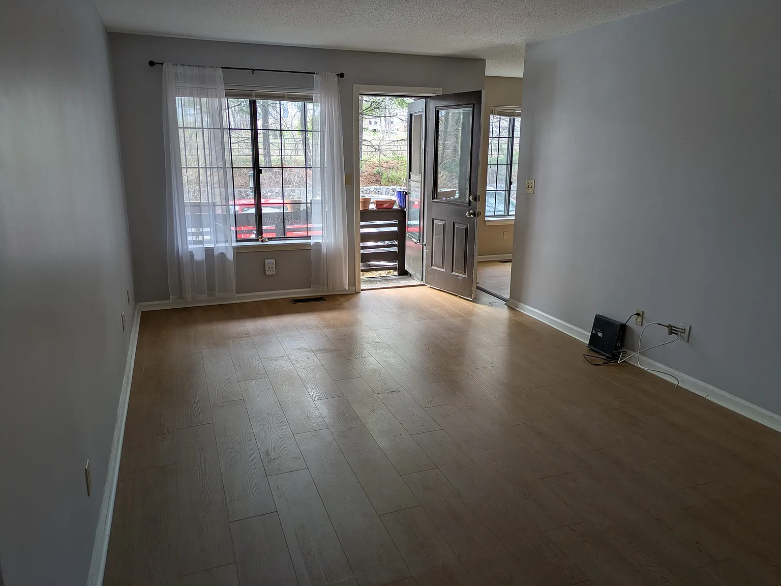 365 Mather St — Photo 2