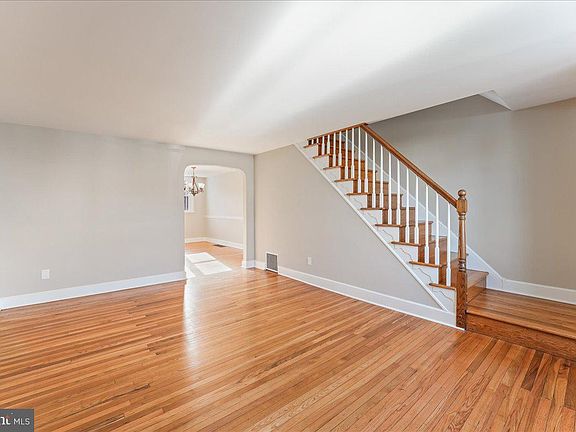 3rd image of 308 Pine St
