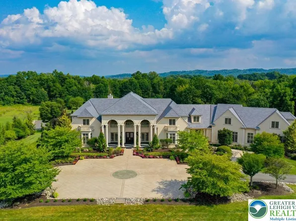 5044 Vera Cruz Rd, Center Valley, PA 18034