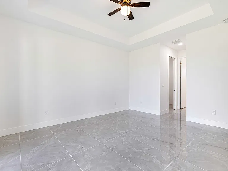 2833 NW 45th Pl — Photo 18
