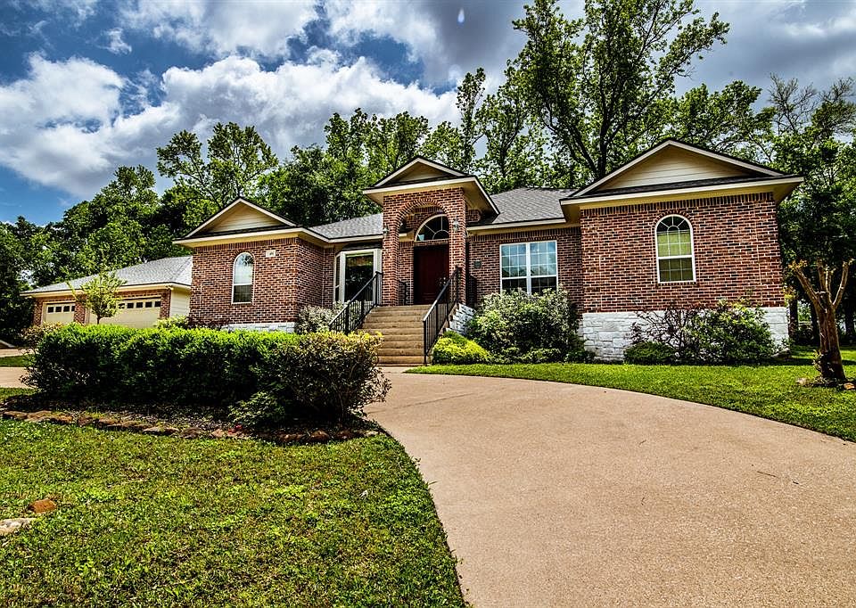 1st image of 451 Cherry Hills Dr