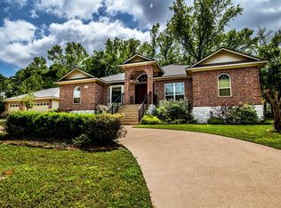 451 Cherry Hills Dr, Huntsville, TX 77340