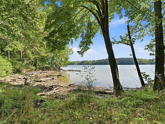 2nd image of 2275 River Rd