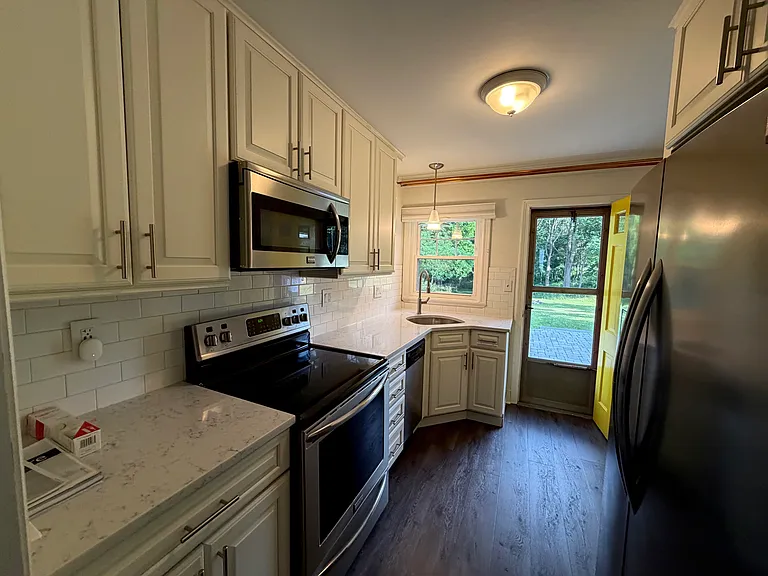 315-317 Hudson Ave #1 — Photo 5