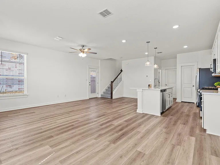 108 Hartson Dr — Photo 2