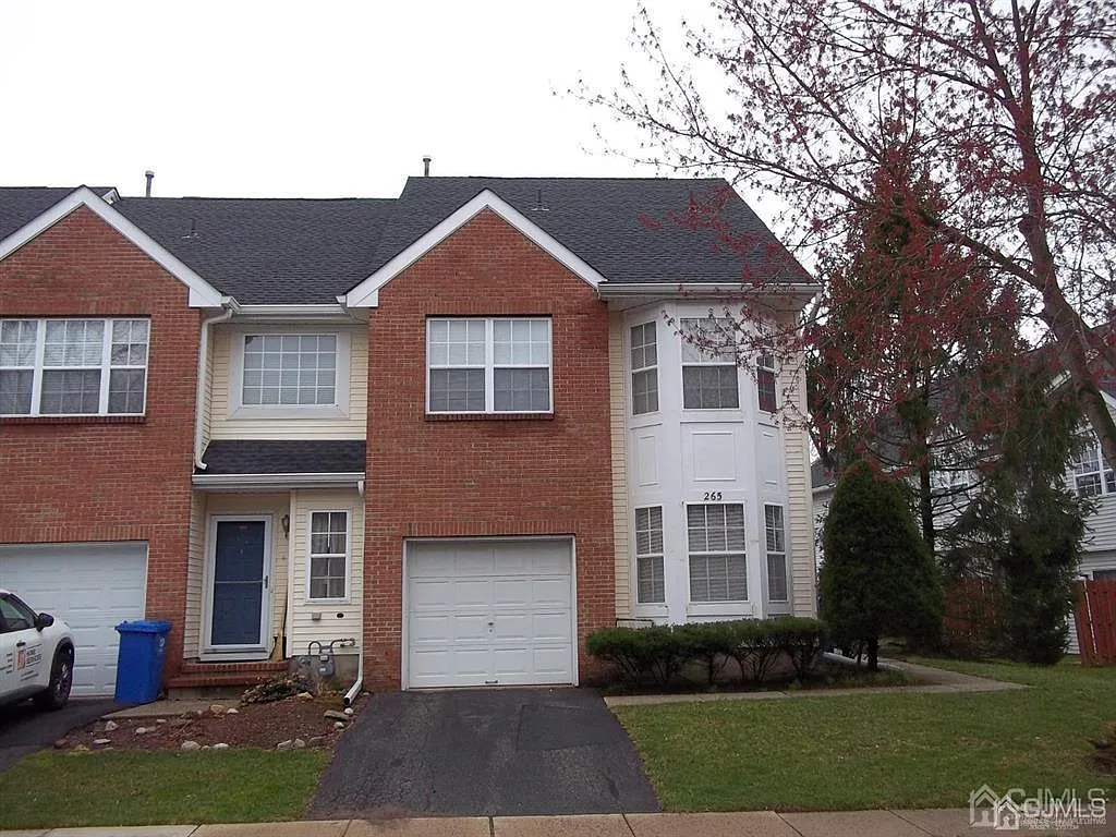 3 bed, 2.5 bath, 1876 sqft, $3,200 — Photo 1