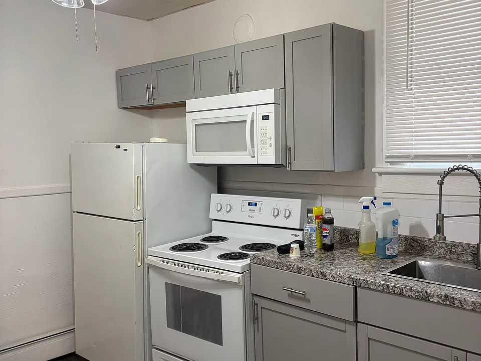 1085 Wyoming Ave #2B