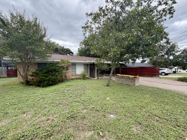 1725 1st St, Kerrville, TX 78028