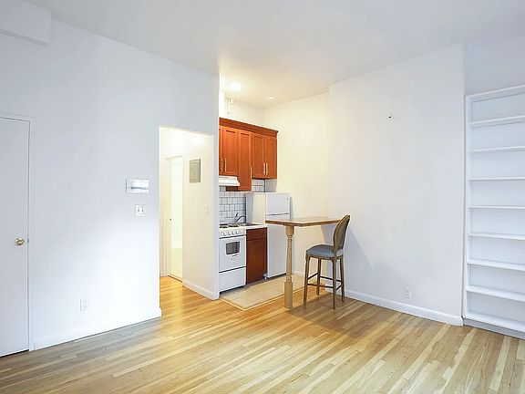 3rd image of 312 E 81st St APT 6