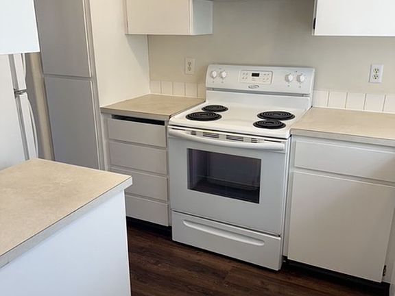 4th image of 7703 N Gloucester Ave #5