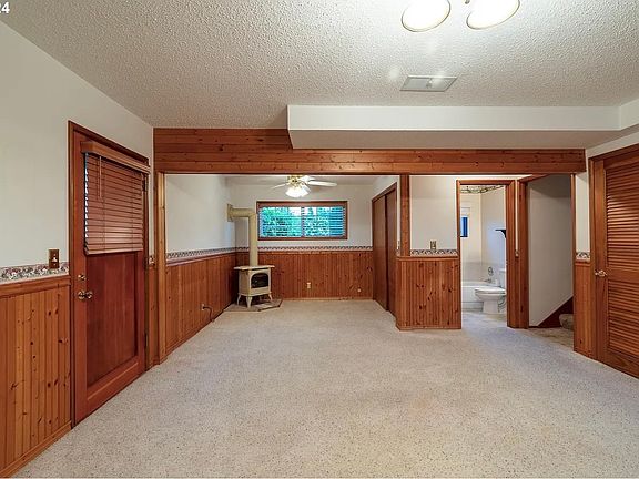 5th image of 820 NW Cascade Ct #1