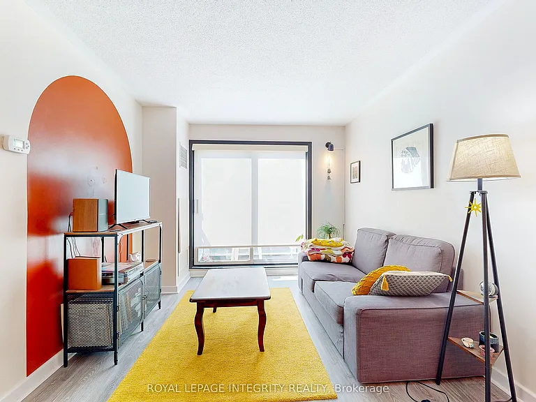 138 Somerset St W #203 — Photo 14