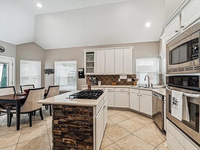 403 Airybrook Ln — Photo 14