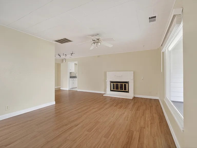 259 Gloria Dr — Photo 6
