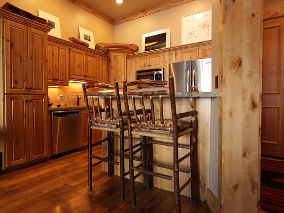 3rd image of 122 Hastings Dr Unit 109