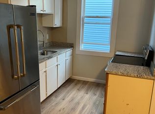 95 4th St #1, Lowell, MA 01850