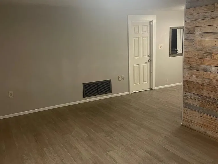 3317 Salisbury Dr — Photo 3
