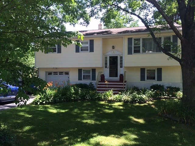 1st image of 40 Zinnia Dr