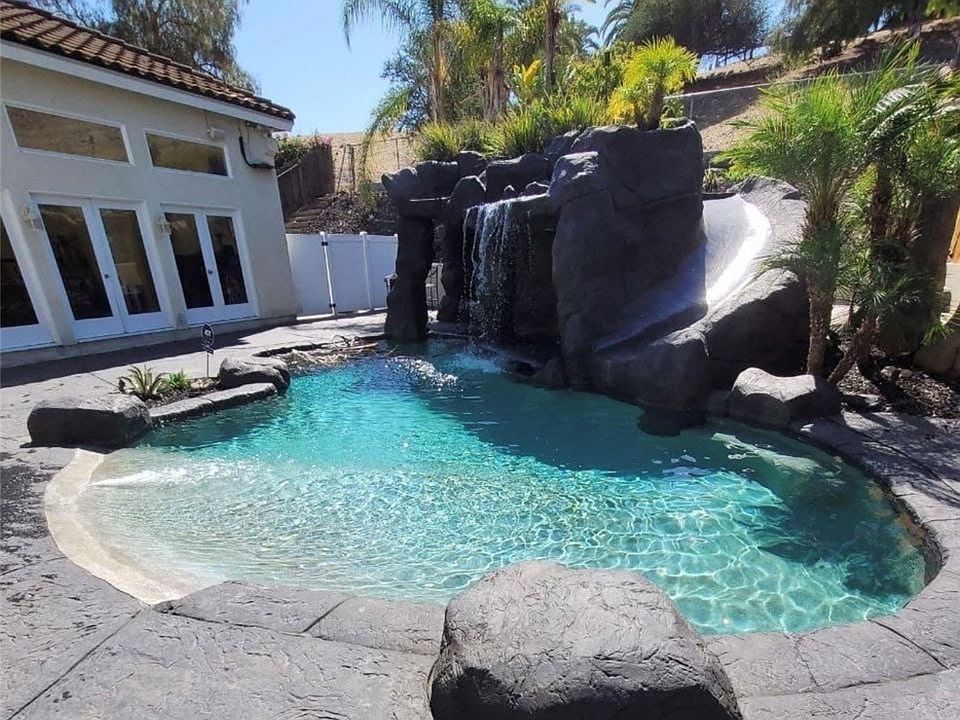 2nd image of 1085 Goldenrose St