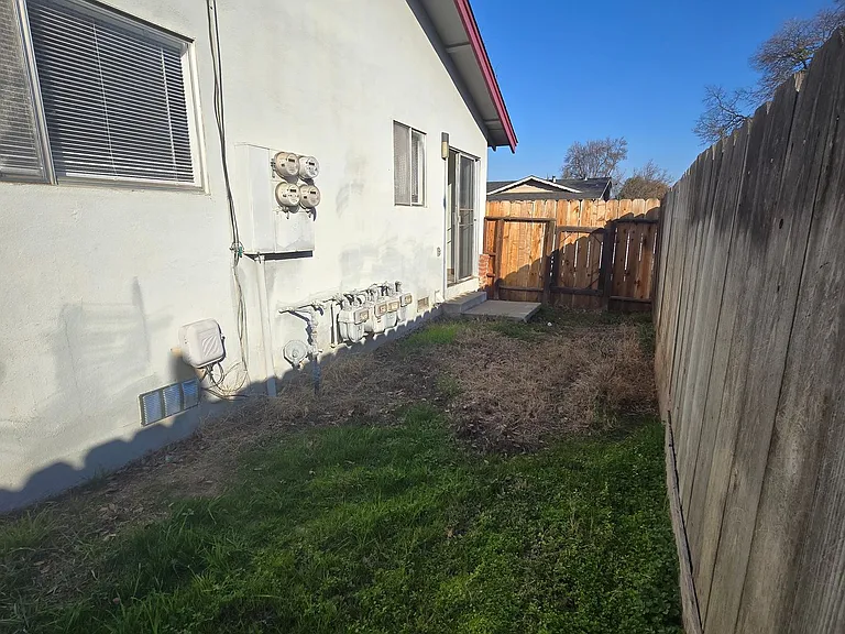 1915 Celeste Ct #B — Photo 17