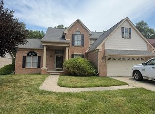 610 Clairpointe Woods Dr, Detroit, MI 48215