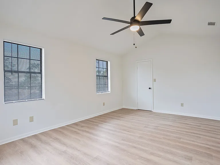 3709 Kingsgate Dr — Photo 5