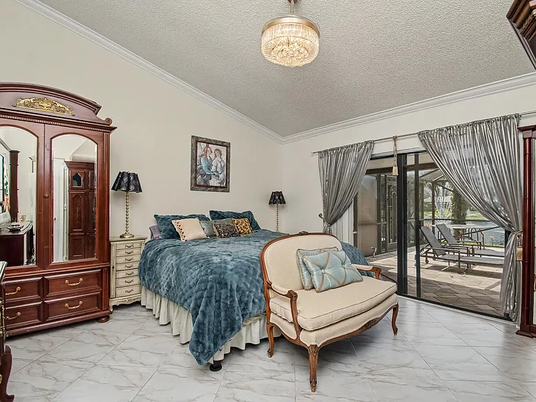 9708 Erica Ct — Photo 28