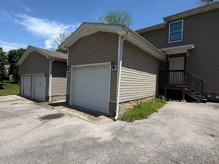 541 McFadin Station St — Photo 2