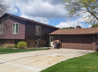 604 3rd St NW, Hayfield, MN 55940