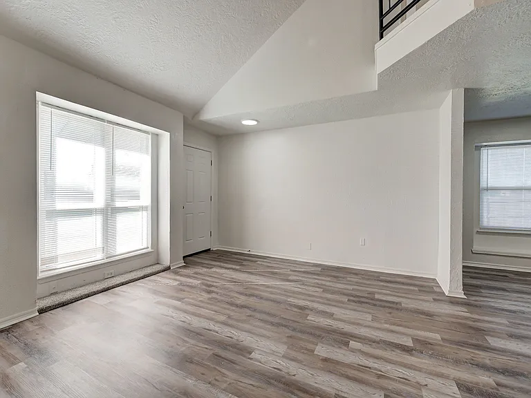 727 Vicksburg Ave — Photo 12
