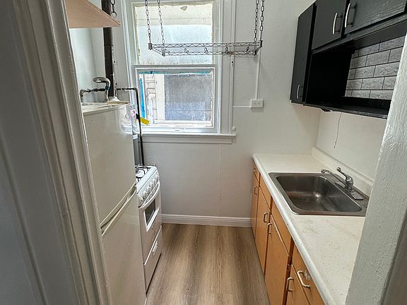 5th image of 2334 Mission St APT 5