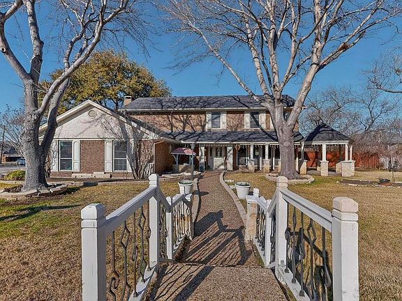 2nd image of 100 Fieldcrest Loop