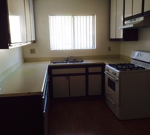 2nd image of 1059 E Spazier Ave