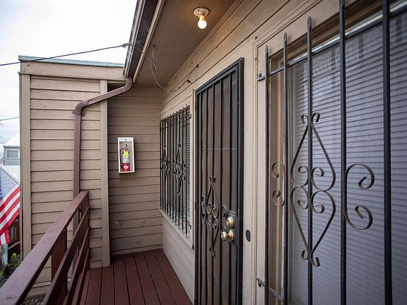 3rd image of 515 E 11th St #4