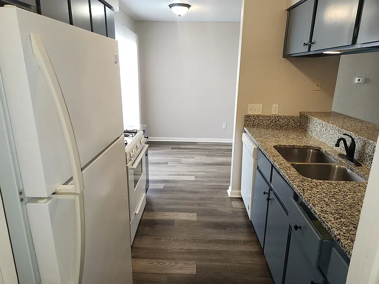 River Oaks Apartments — Photo 41