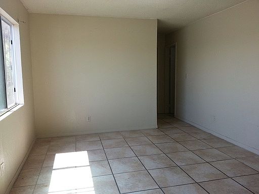 2nd image of 3855 Menlo Ave APT 4