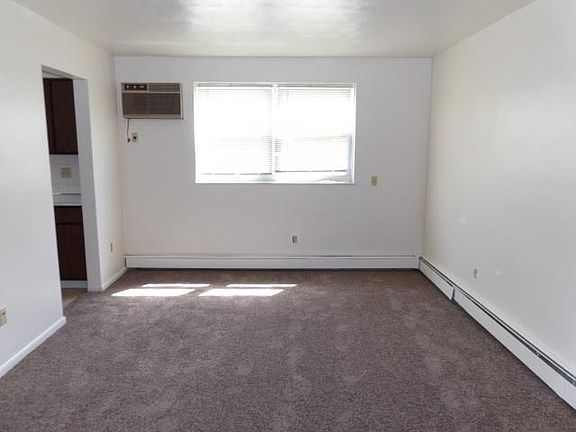 4th image of 992 Patricia Dr APT 1