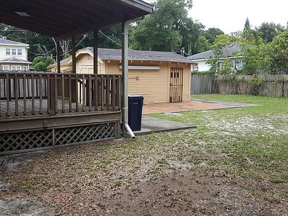4th image of 1104 E Lake Ave