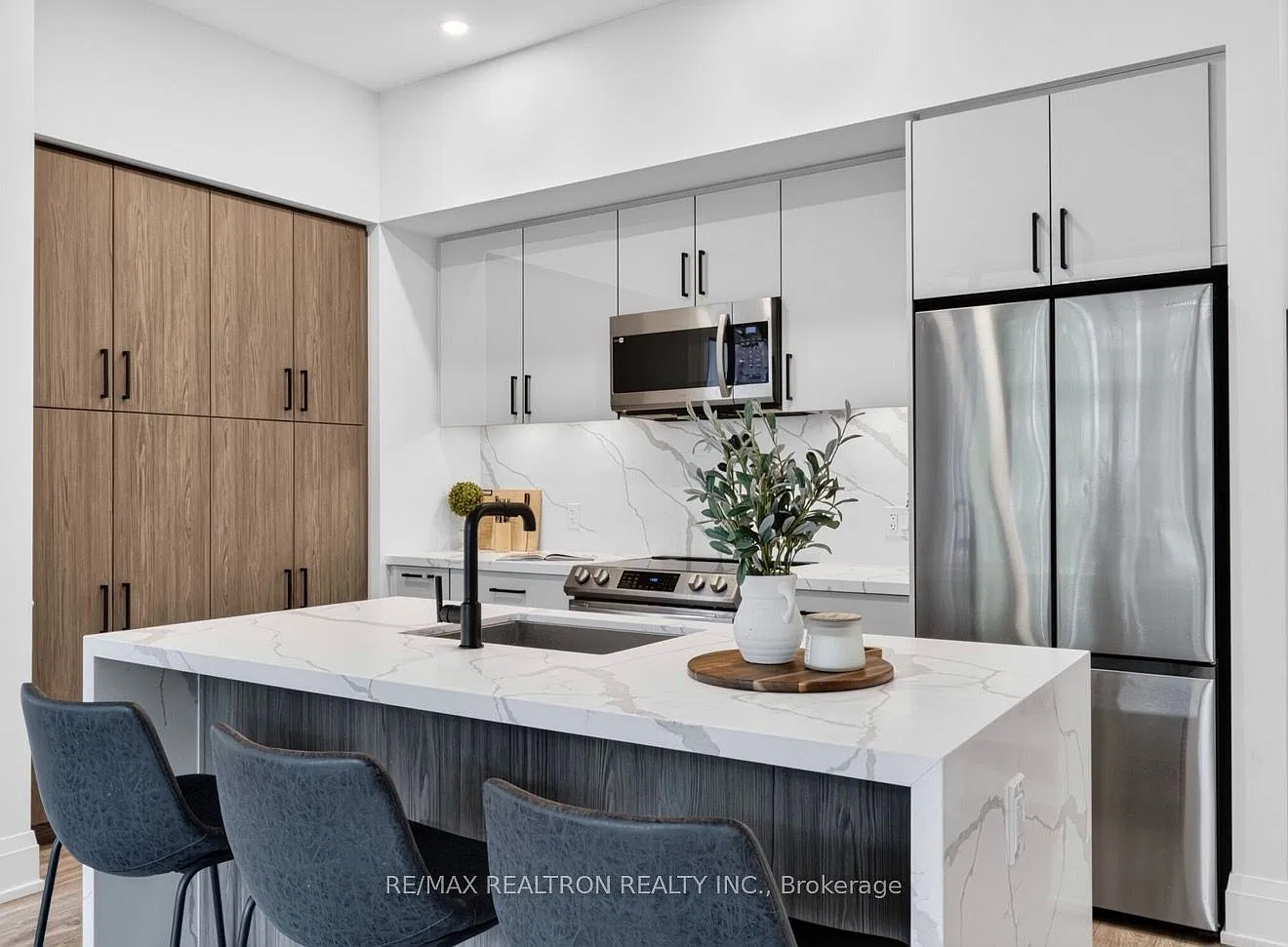 2 bed, $2,400 — Photo 2