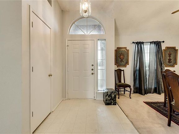 2nd image of 901 Winterbury Ct