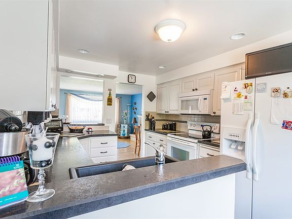2nd image of 12820 E Sinto Ave