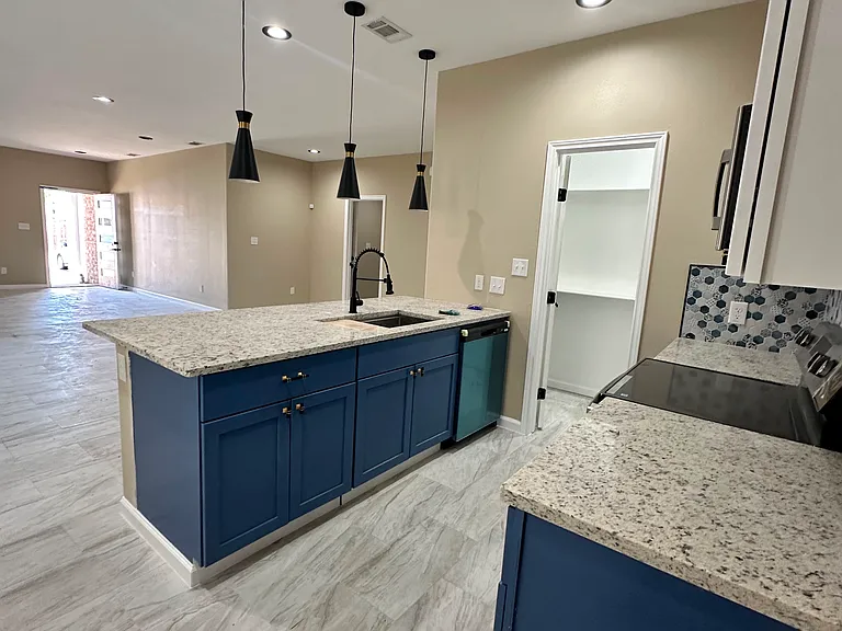 3500 Strong Ave — Photo 6